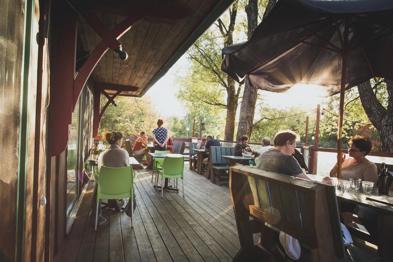 Auberge Micro-Brasserie Le Baril Roulant ヴァル・ダヴィ エクステリア 写真